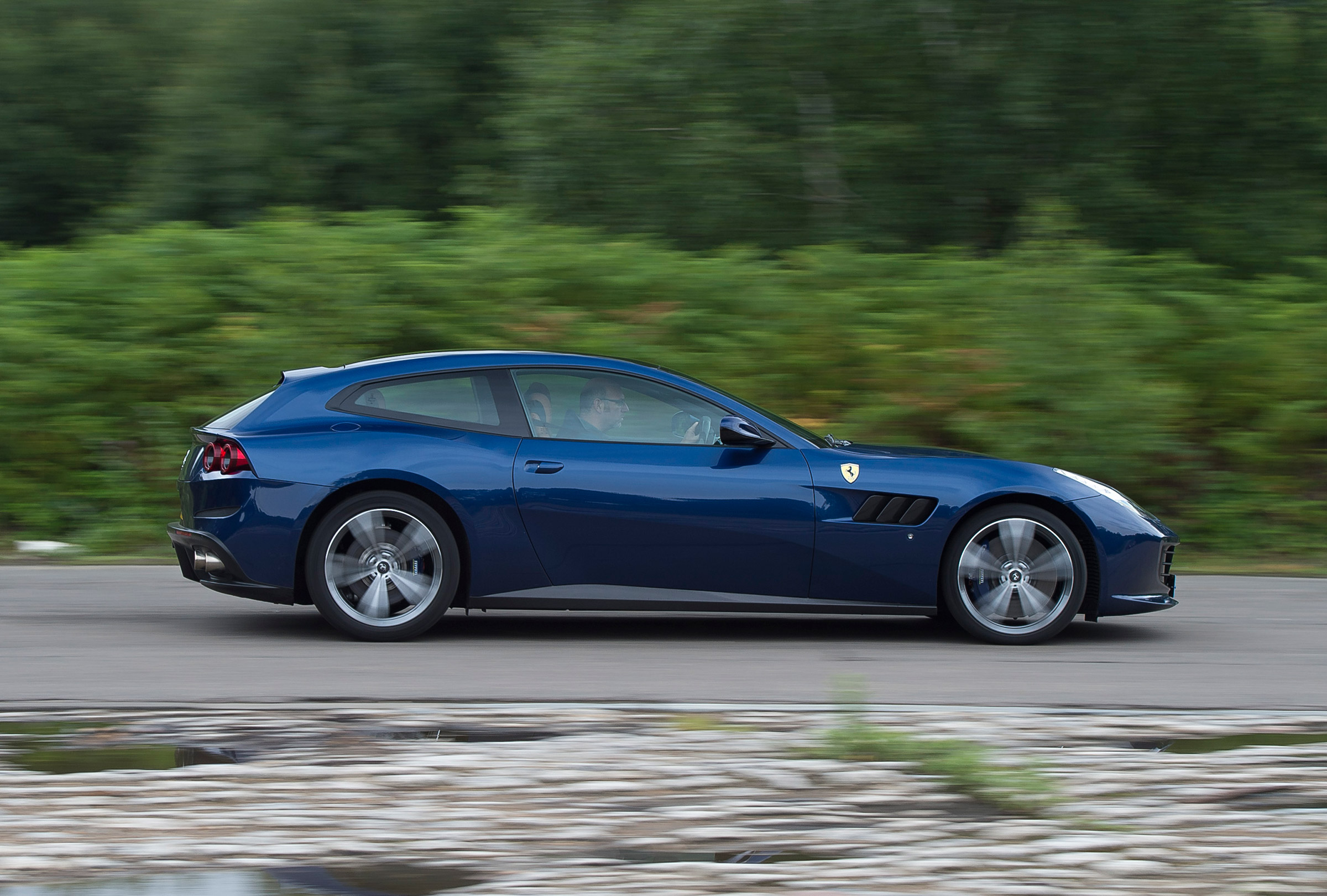Ferrari GTC4 Lusso - side