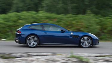 Ferrari GTC4 Lusso - side