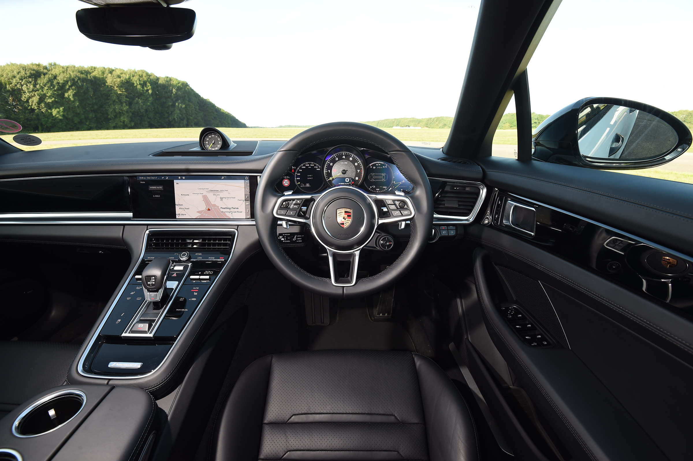 Porsche Panamera 4 E-Hybrid - interior