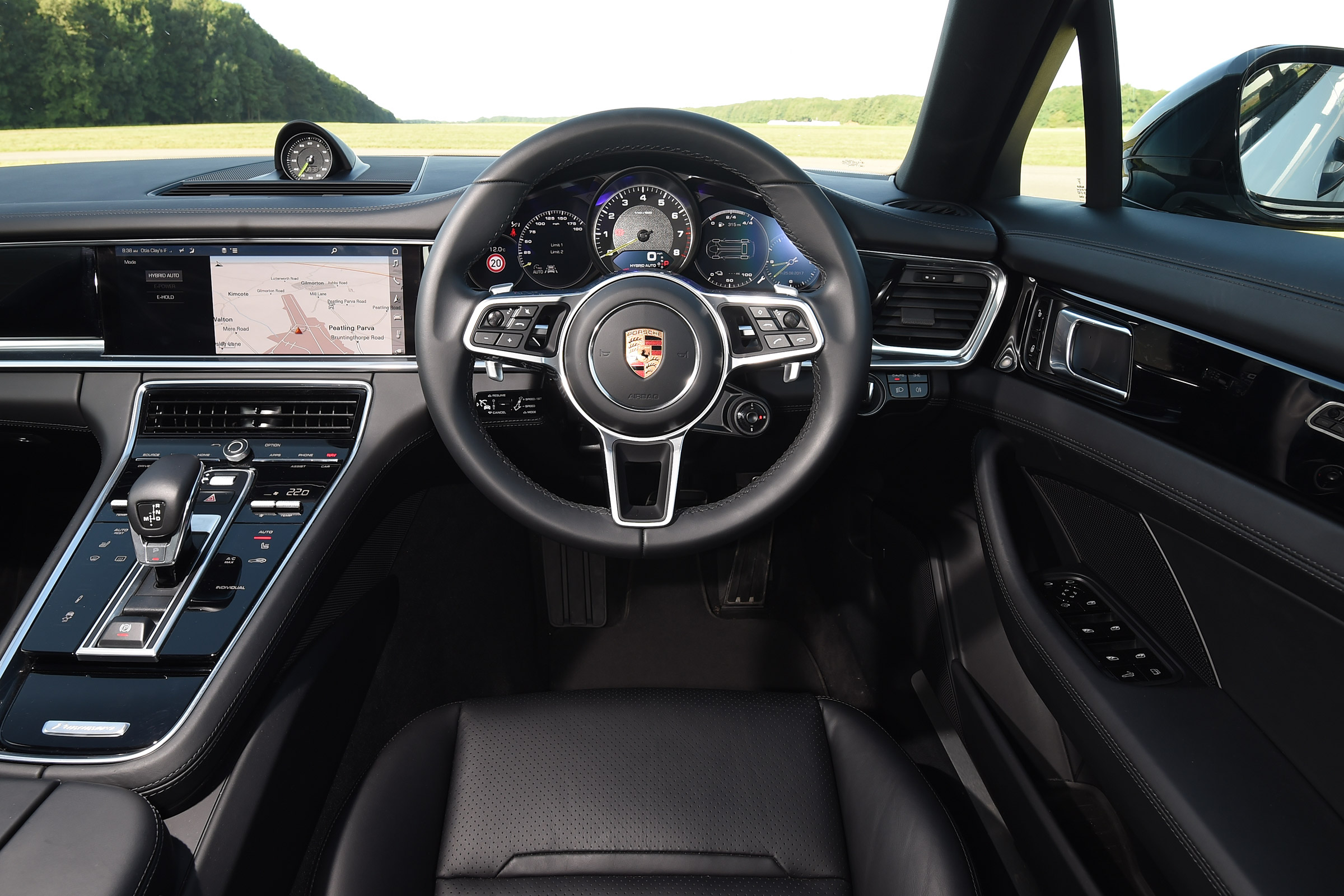 Porsche Panamera 4 E-Hybrid - dash