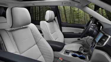 Jeep Grand Cherokee Summit - interior