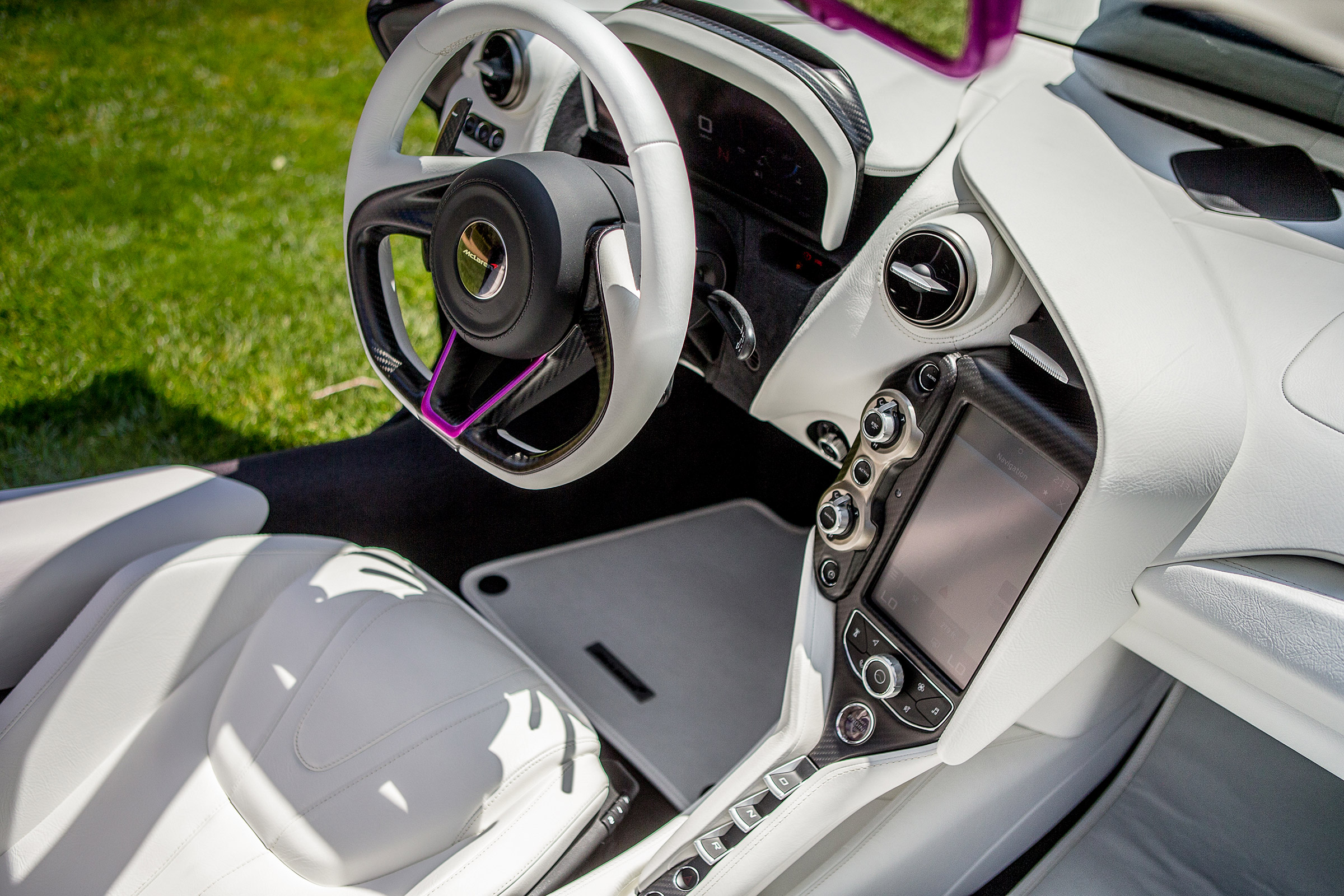 McLaren 720 MSO Fux Fuchsia - dash