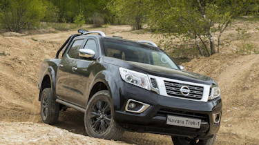 Nissan Navara Trek -1 front quarter