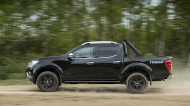 Nissan Navara Trek -1 side profile