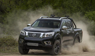 Nissan Navara Trek -1 front quarter