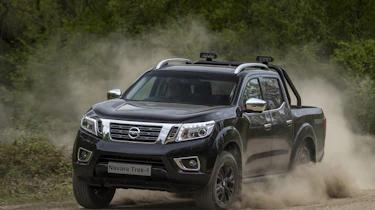Nissan Navara Trek -1 front quarter