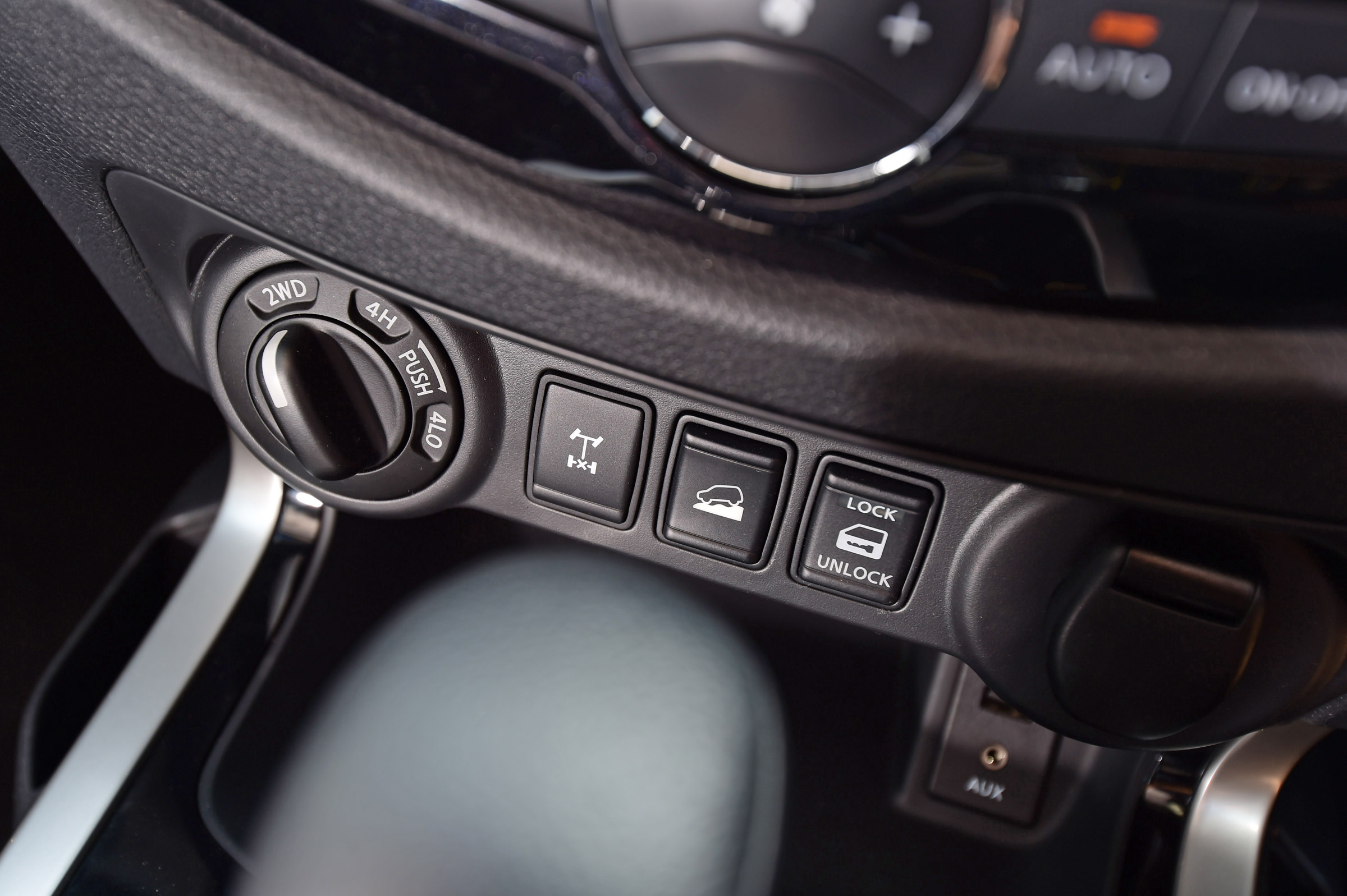 Nissan Navara Trek-1° 2017 controls