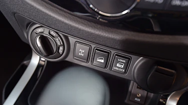 Nissan Navara Trek-1° 2017 controls