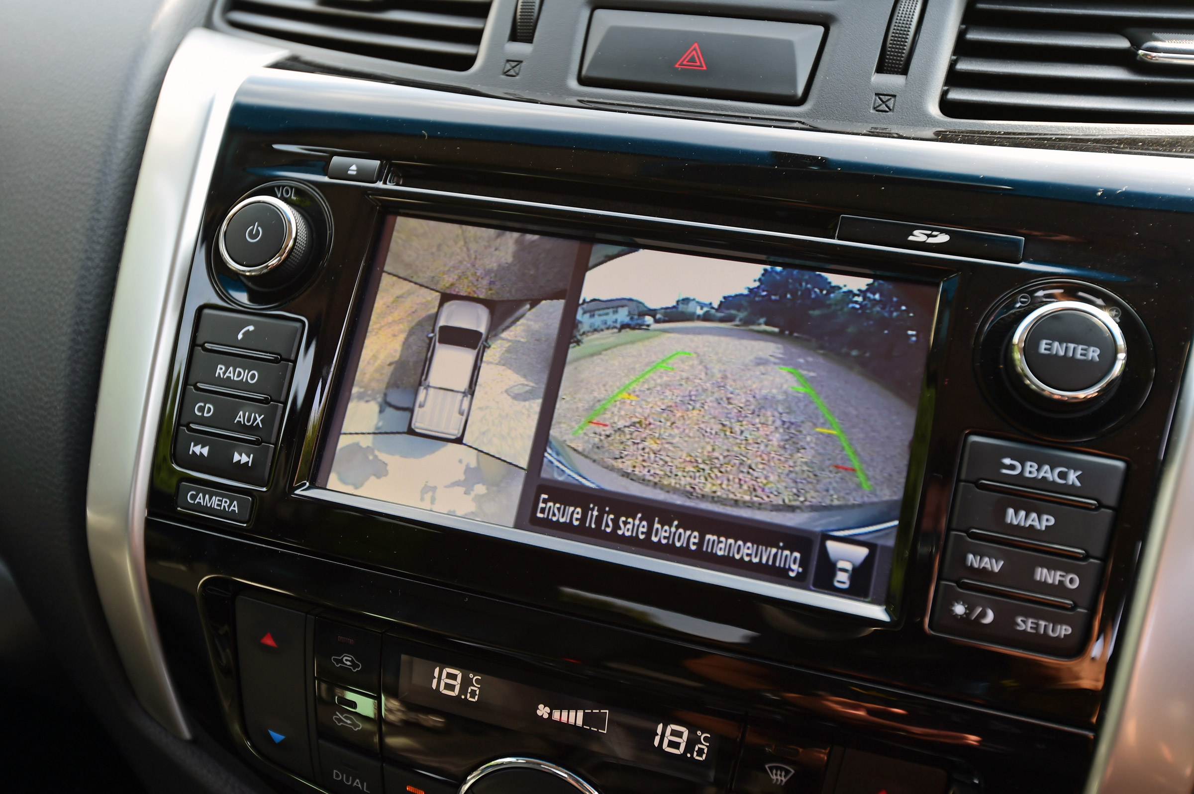 Nissan Navara Trek-1° 2017 screen