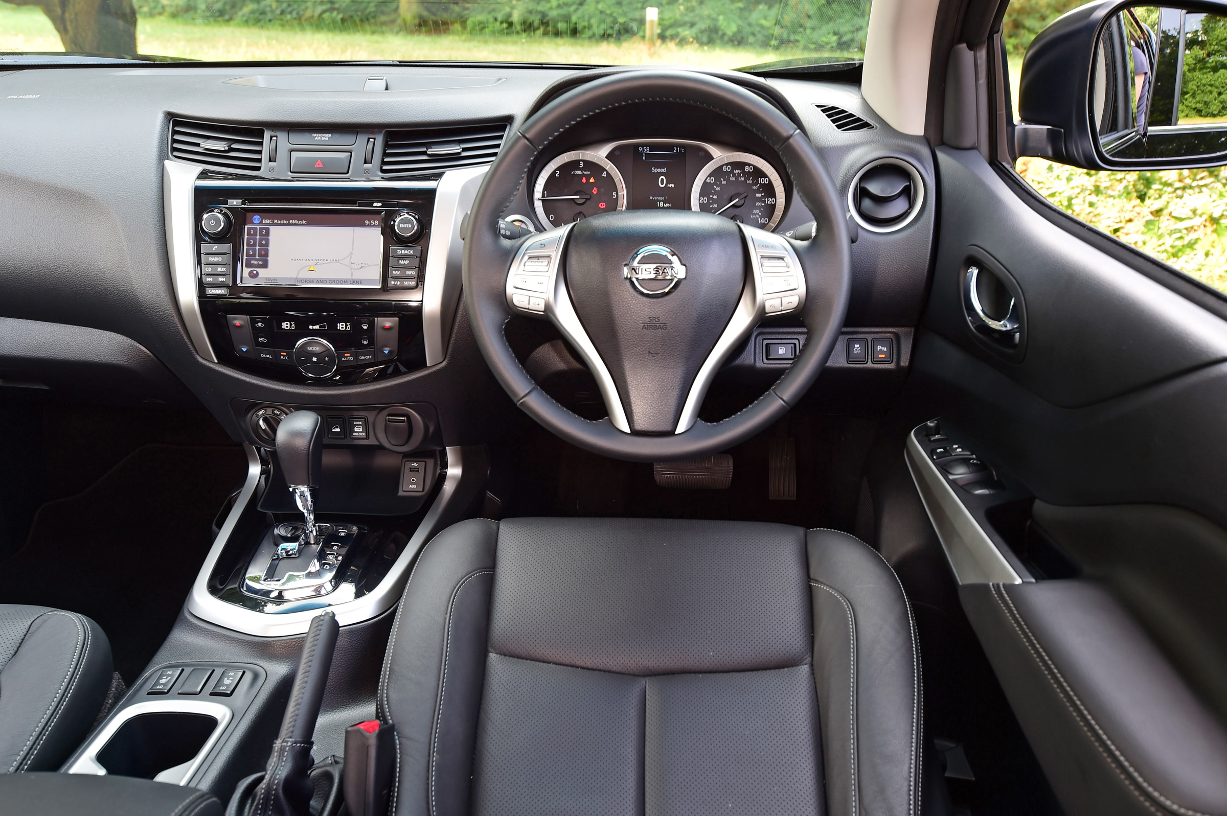 Nissan Navara Trek-1° 2017 interior