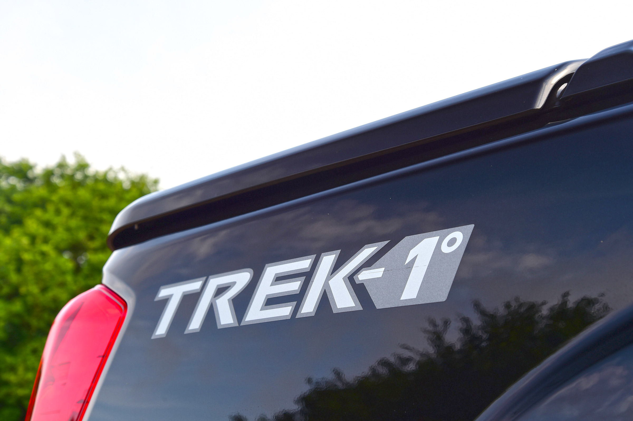 Nissan Navara Trek-1° 2017 badge