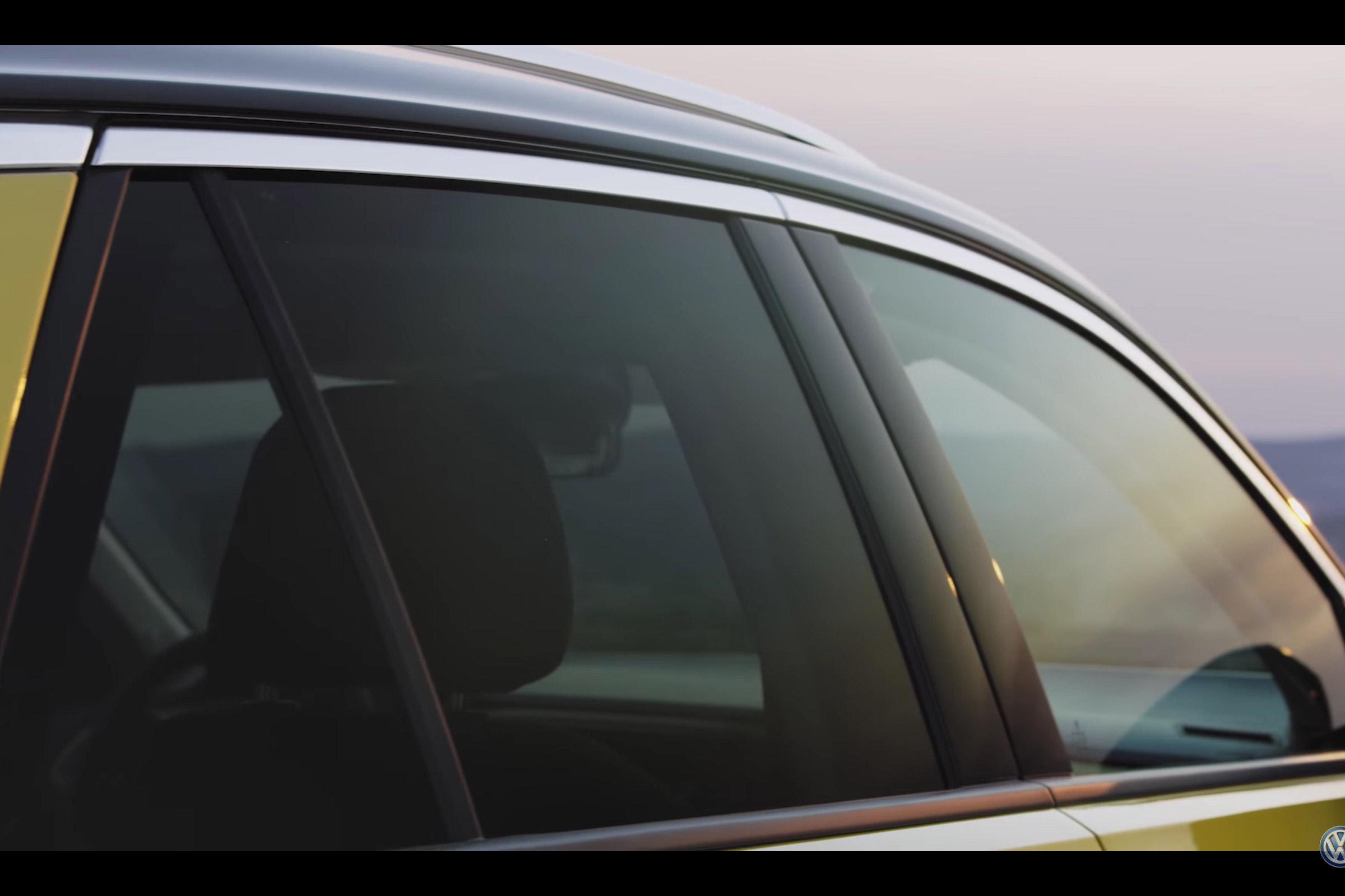 Volkswagen T-roc teaser video glass