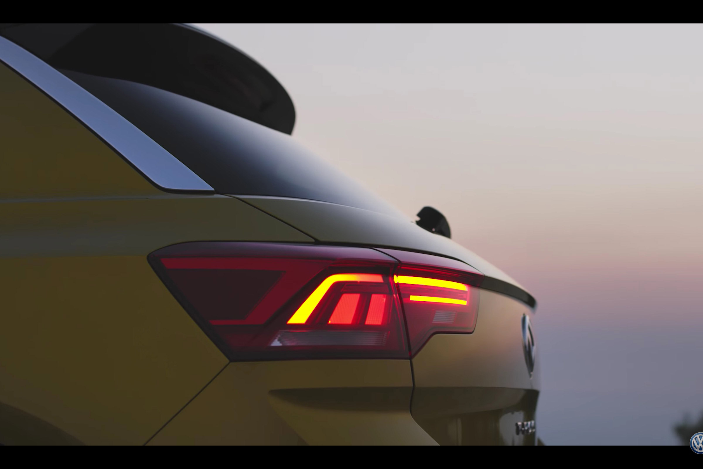 Volkswagen T-Roc teaser taillights