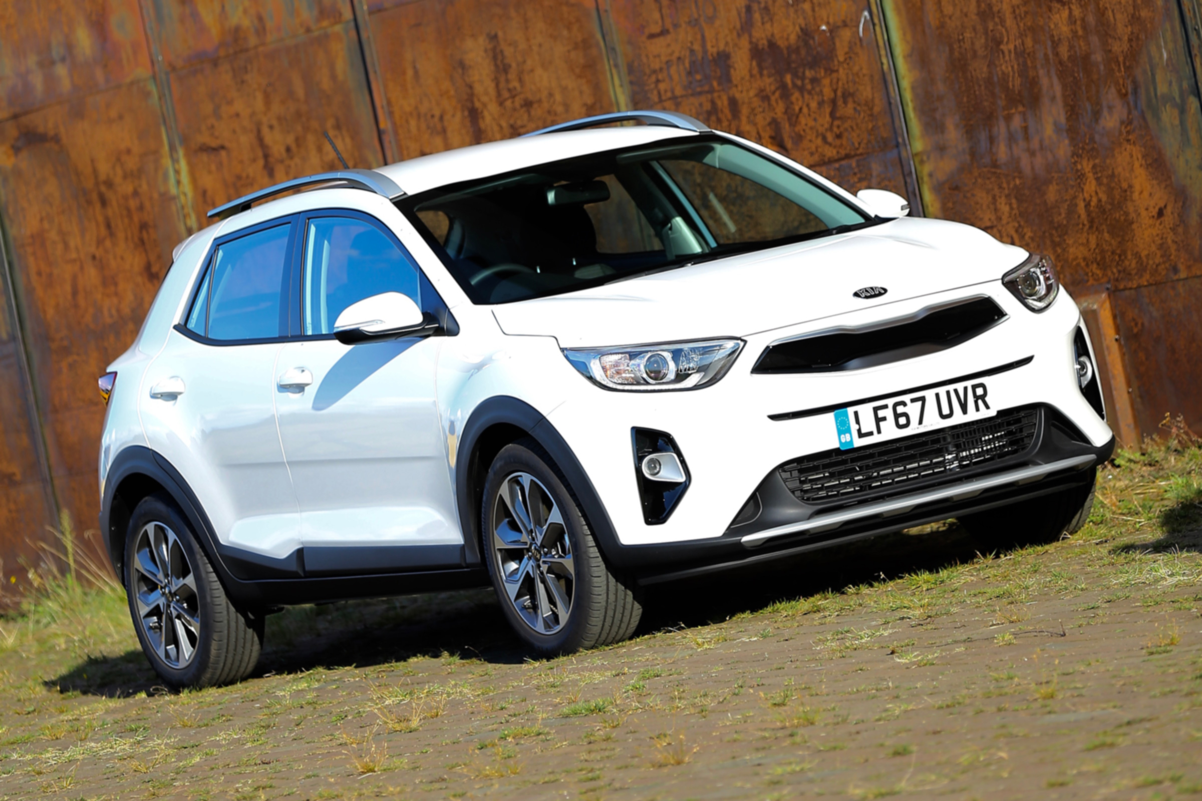 New Kia Stonic - front static
