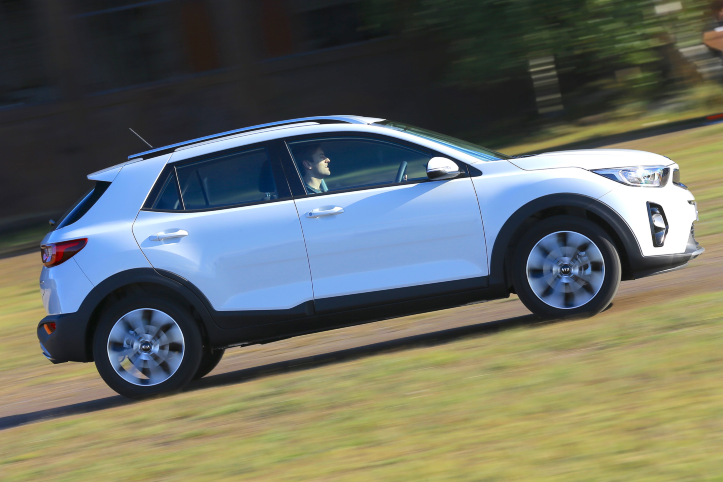New Kia Stonic - side
