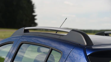 Dacia Sandero Stepway - roof rail