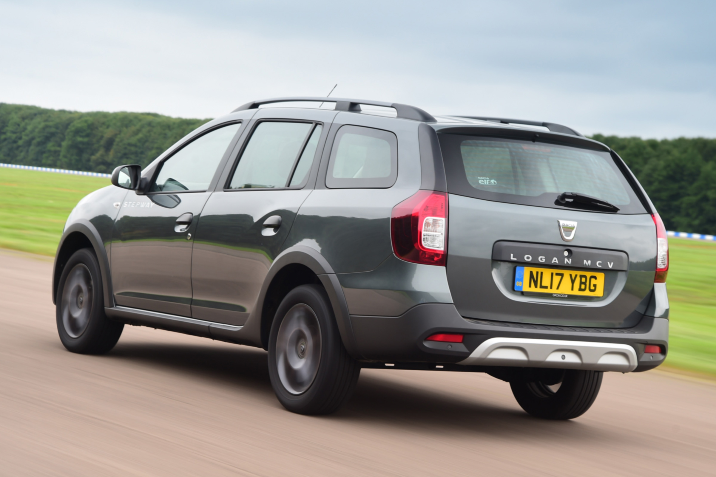 Triple test - Logan MCV Stepway - rear