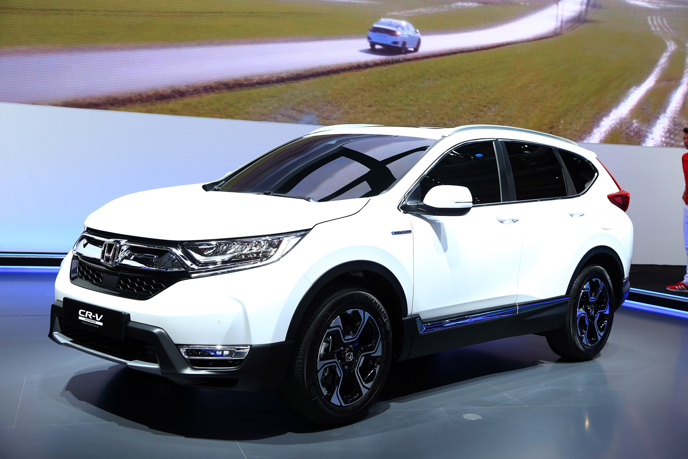 Frankfurt - Honda CR-V Hybrid Prototype - front