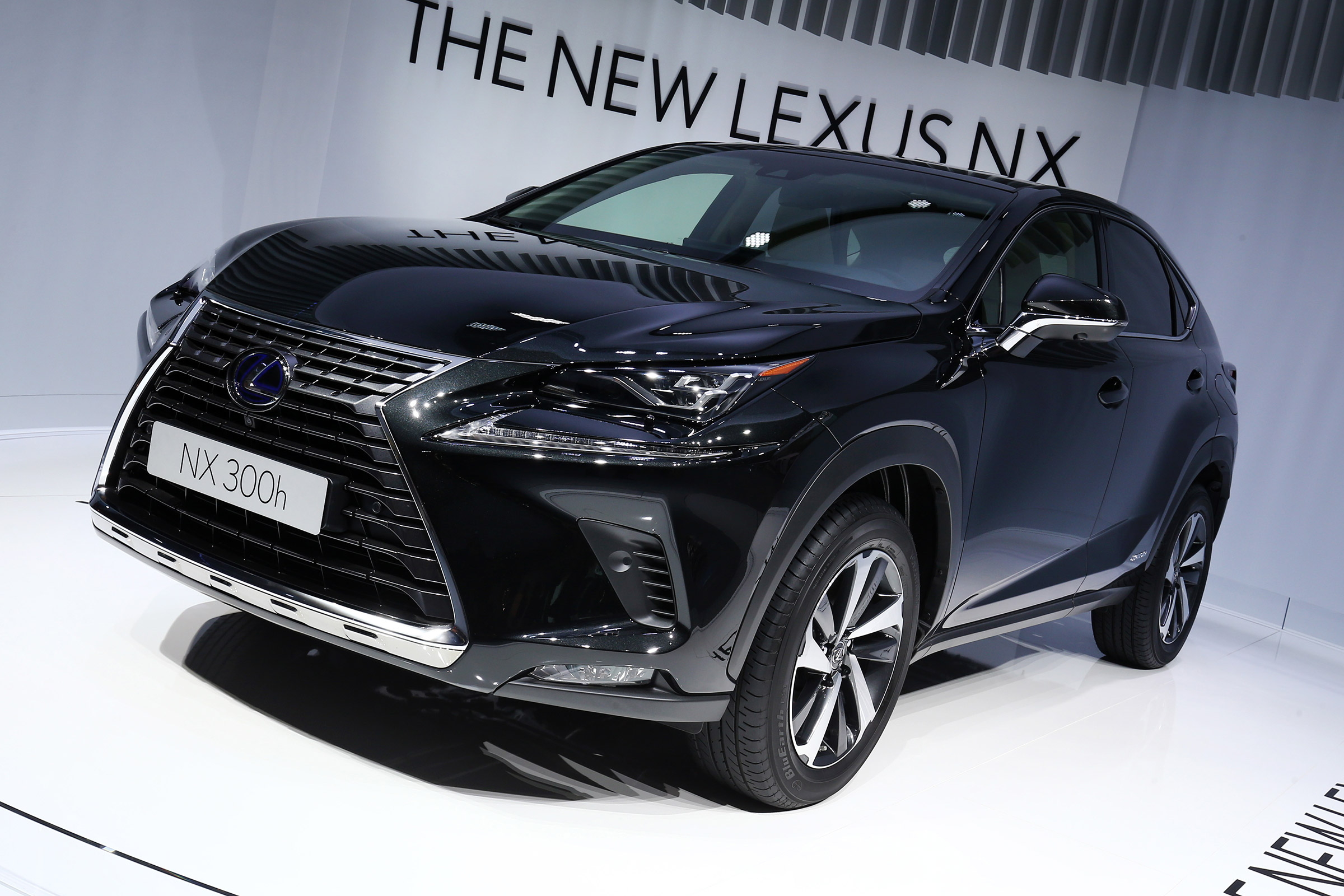 Frankfurt - Lexus NX 300h - front
