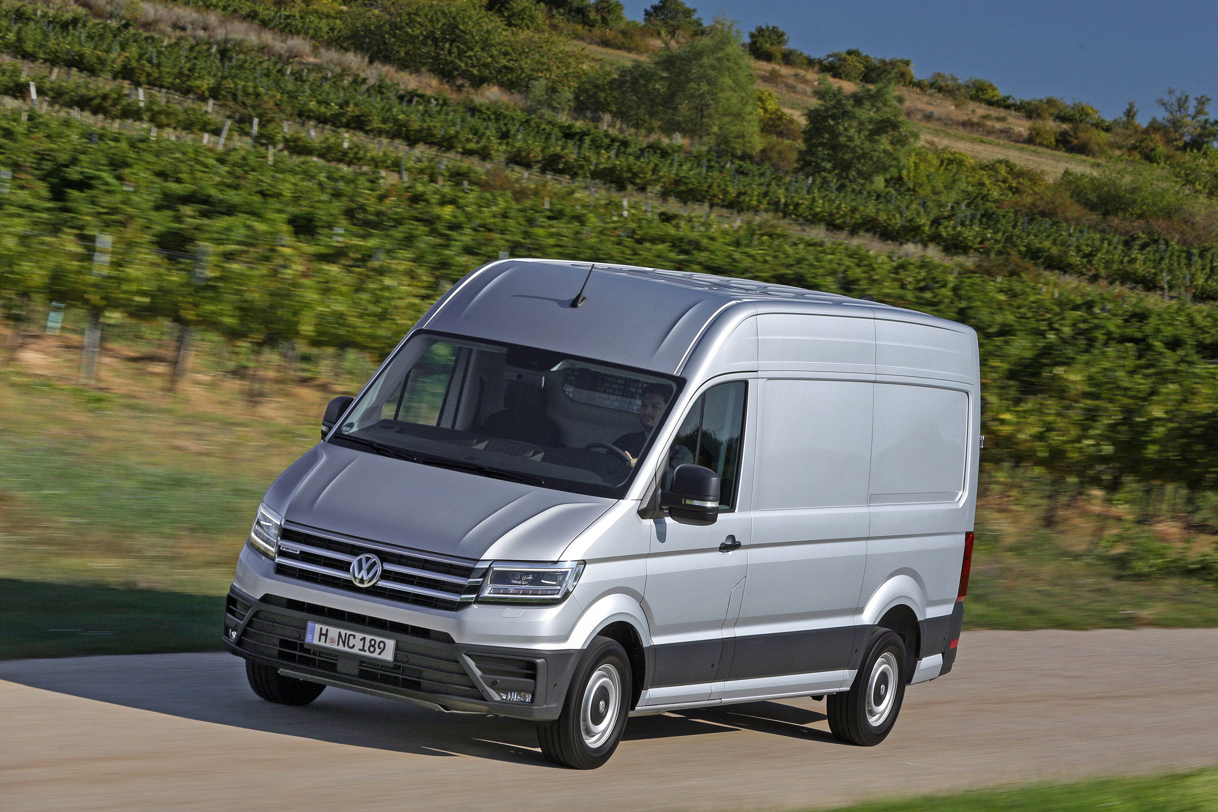 VW Crafter 4motion - front action