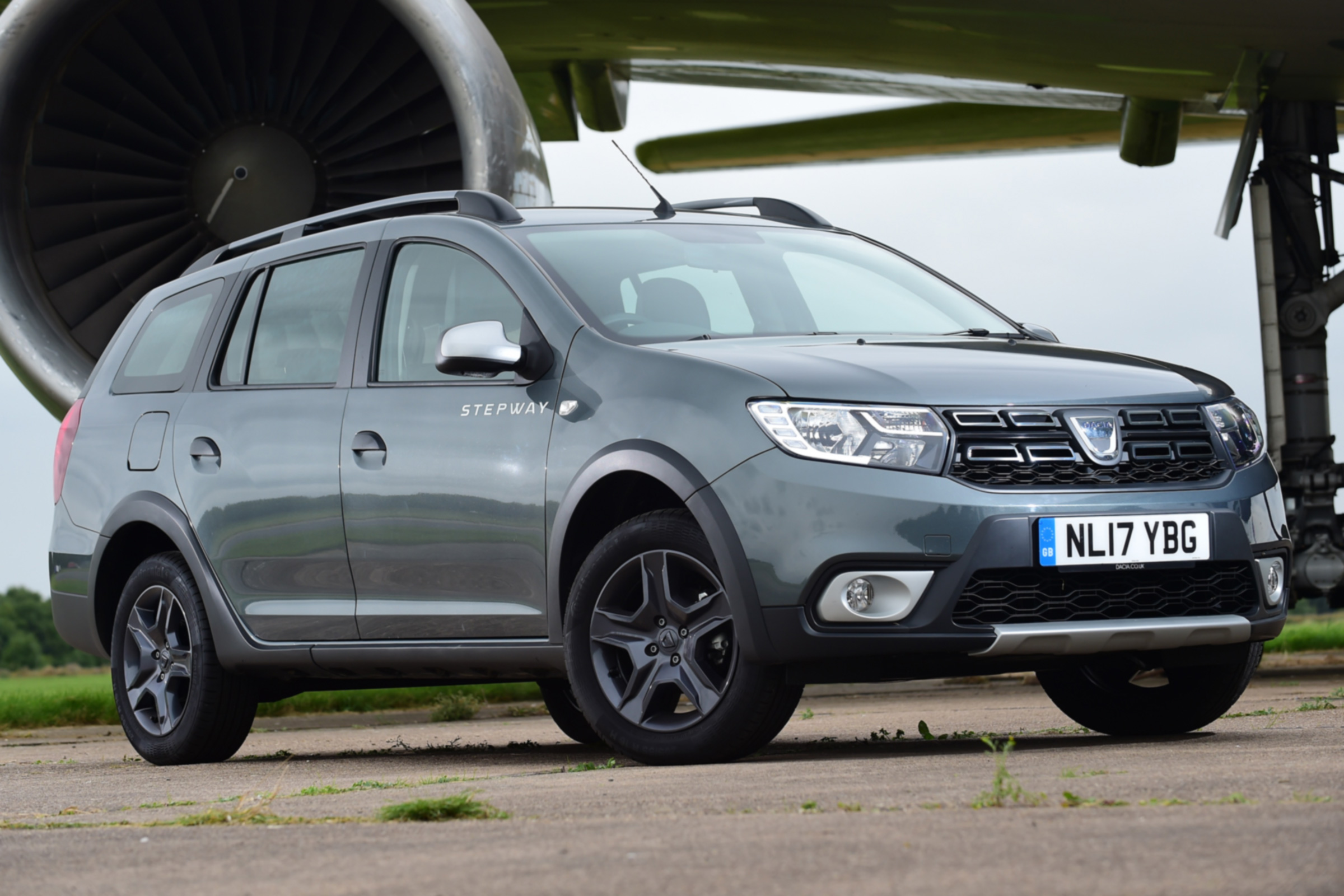 Triple test - Logan MCV Stepway - static front