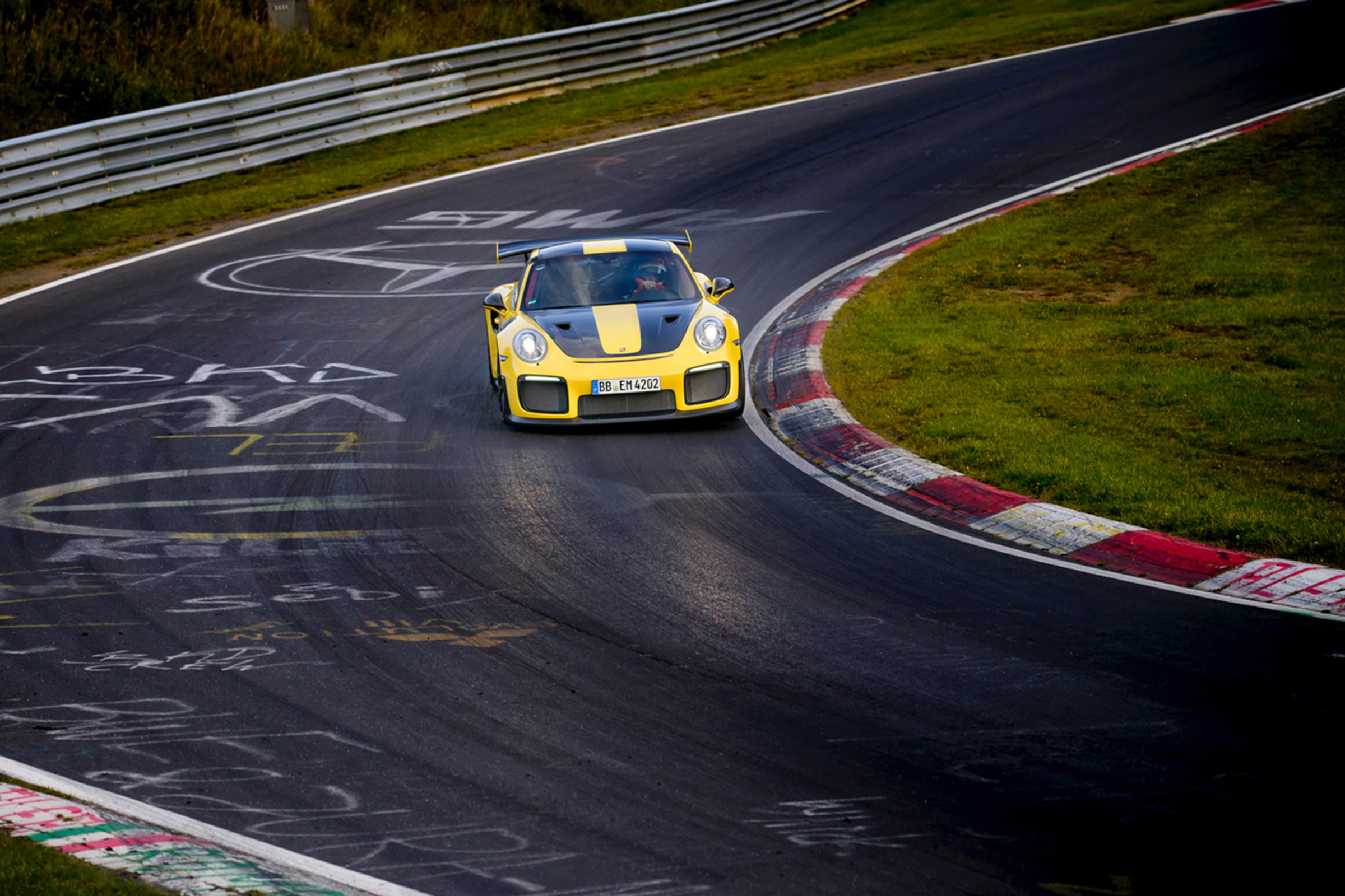 Porsche 911 GT2 RS Nurburgring record - cornering