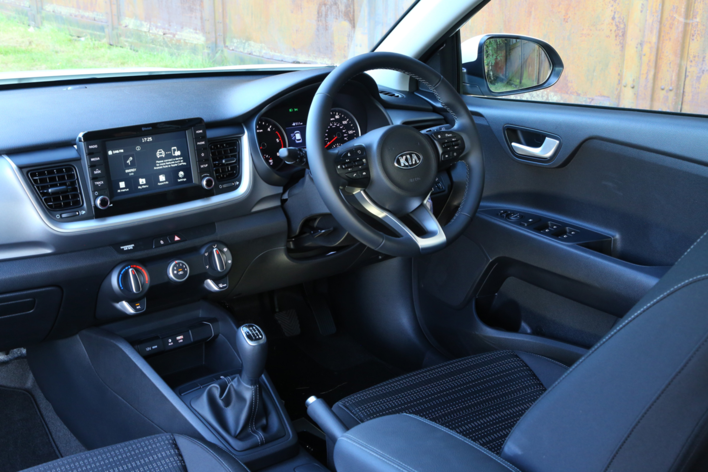 New Kia Stonic - cockpit