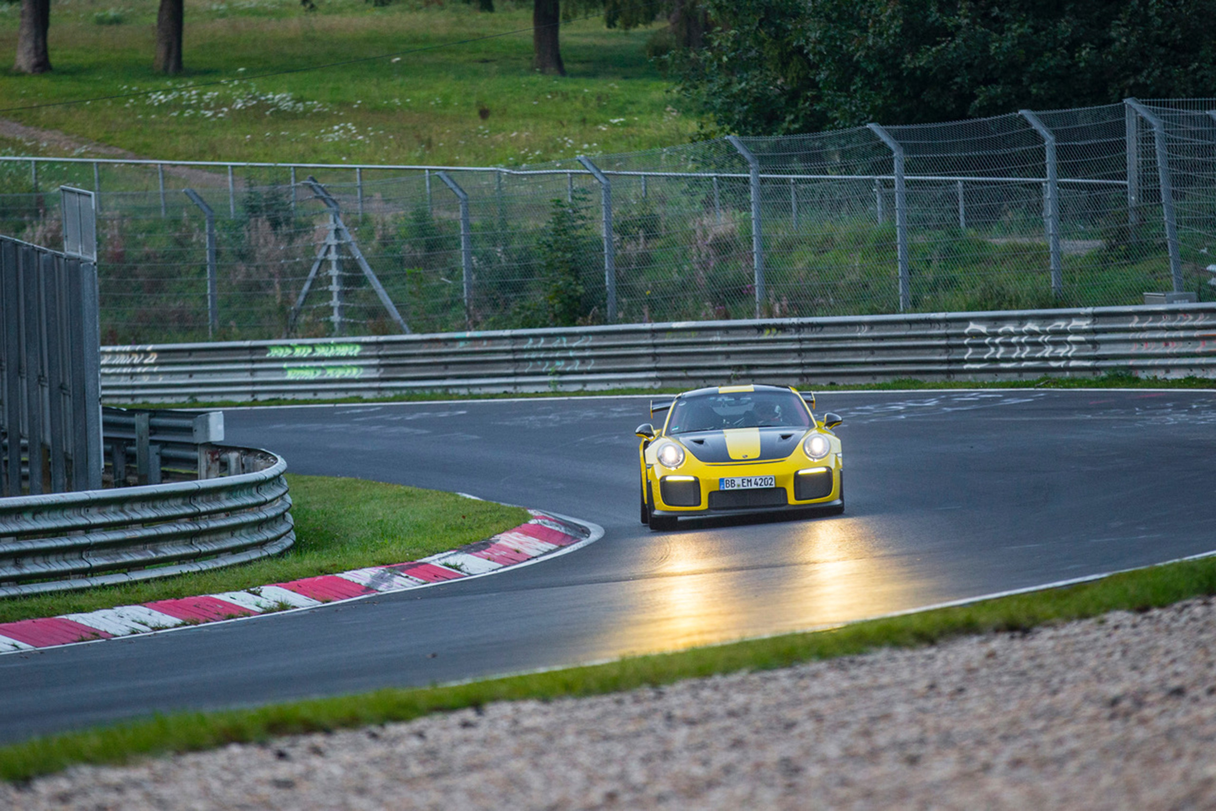 Porsche 911 GT2 RS Nurburgring record - cornering