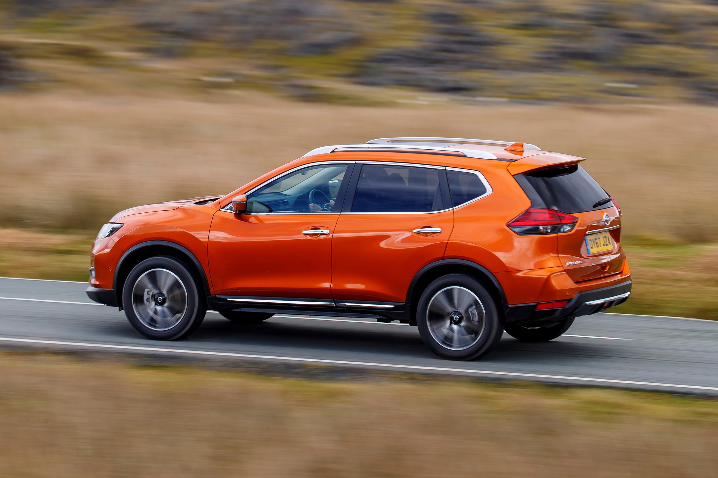 Nissan X-Trail - side