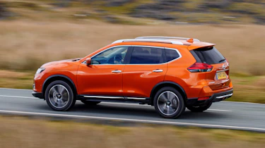 Nissan X-Trail - side
