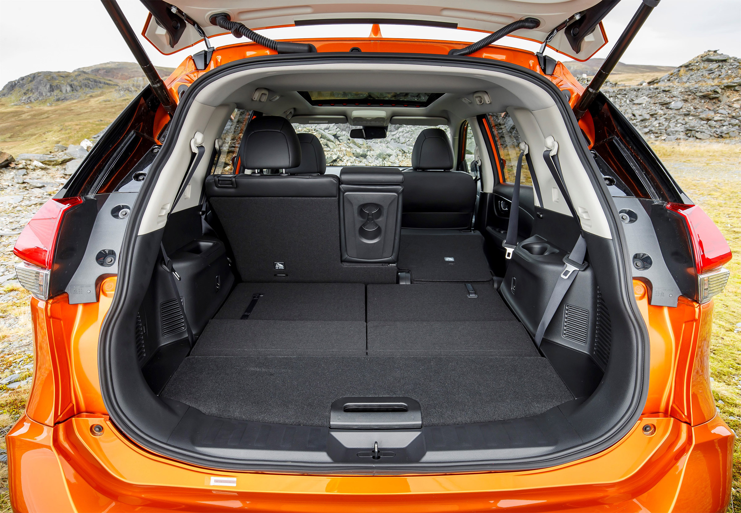 Nissan X-Trail - boot seats down