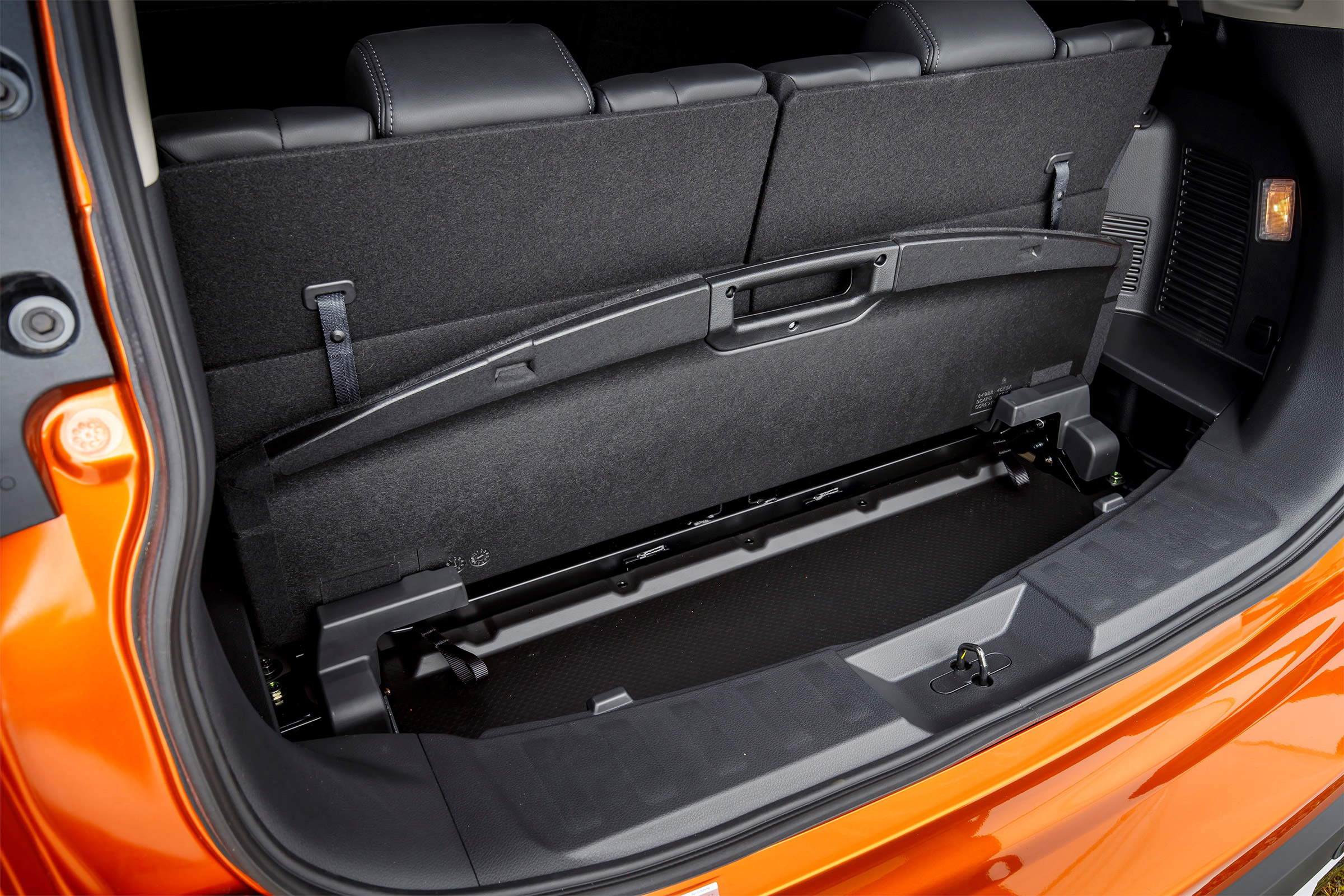 Nissan X-Trail - boot side