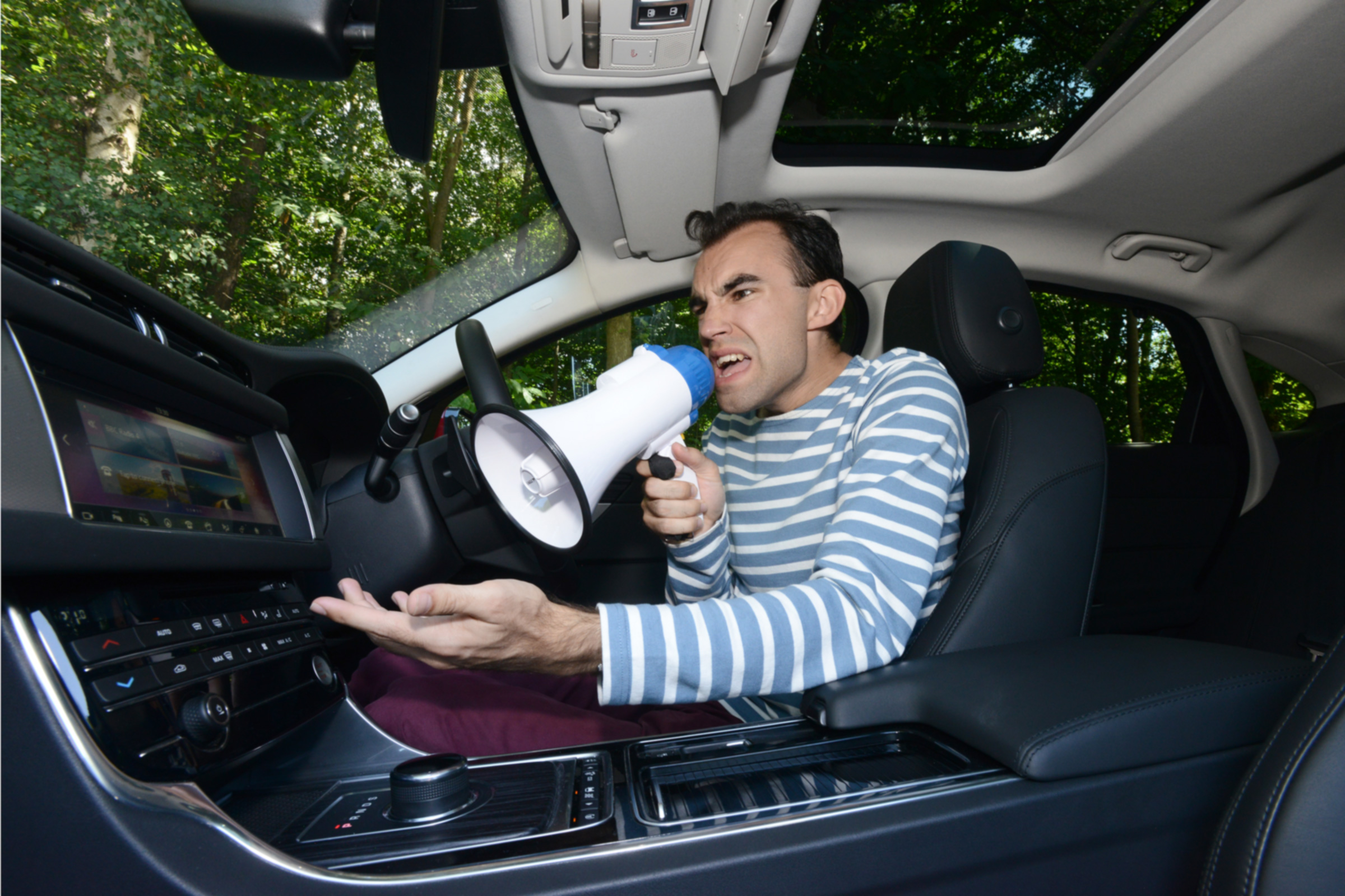 Jaguar XF Long-Term Test - communication problems