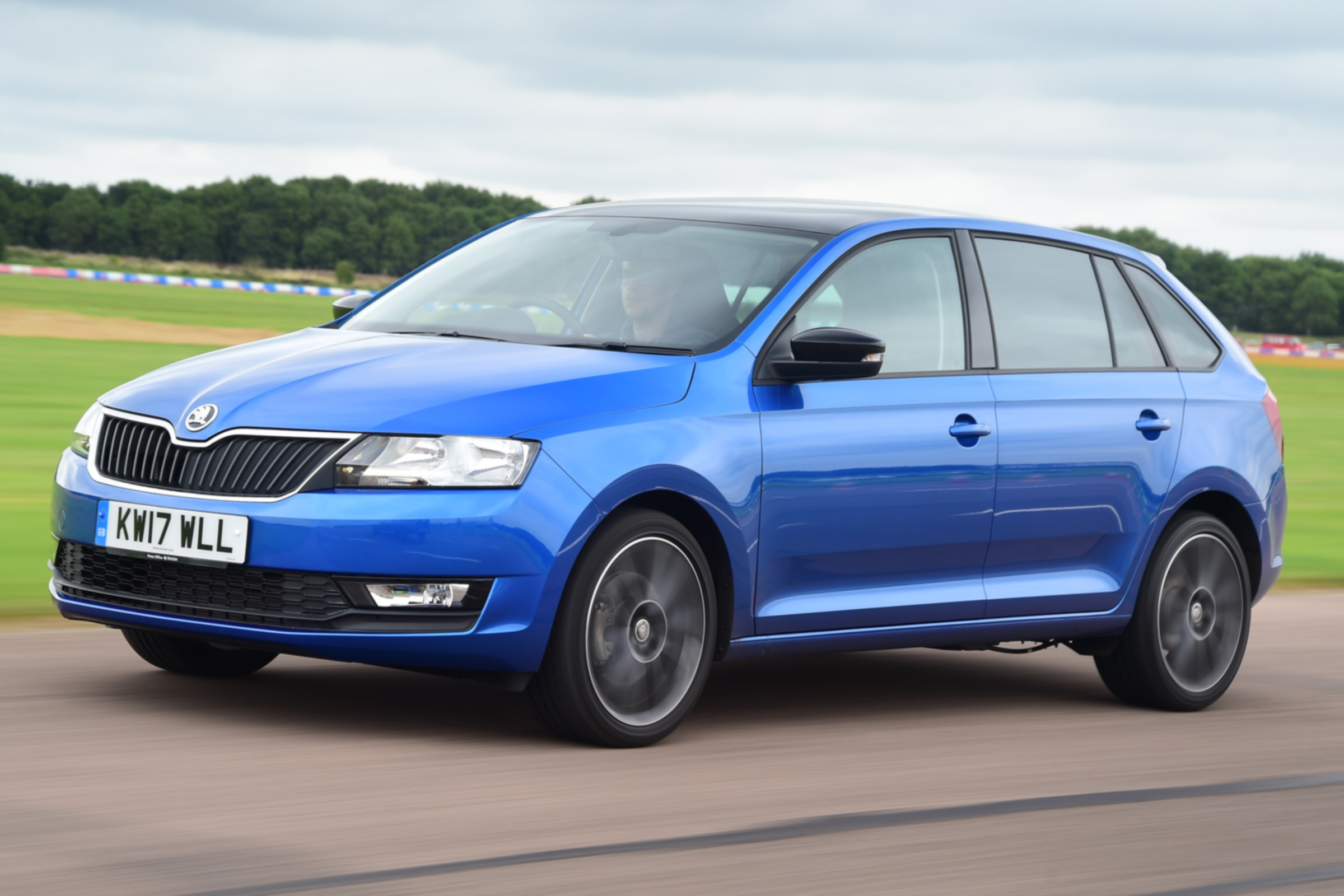 Skoda Rapid Spaceback - front quarter
