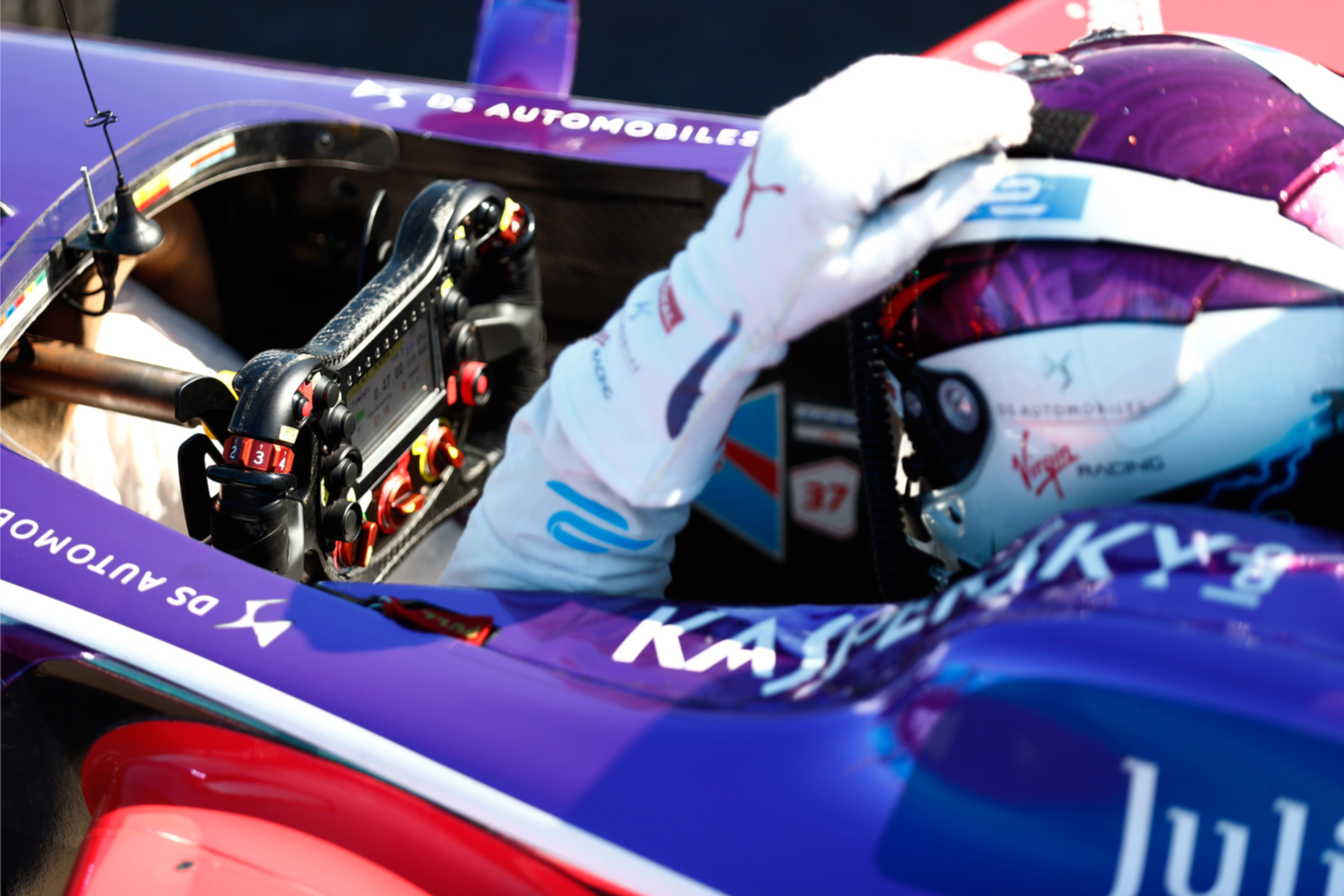 What is Formula E - steering wheel