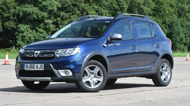 Dacia Sandero Stepway - parked front