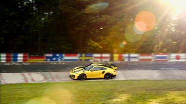 Porsche 911 GT2 RS Nurburgring record - Karusell