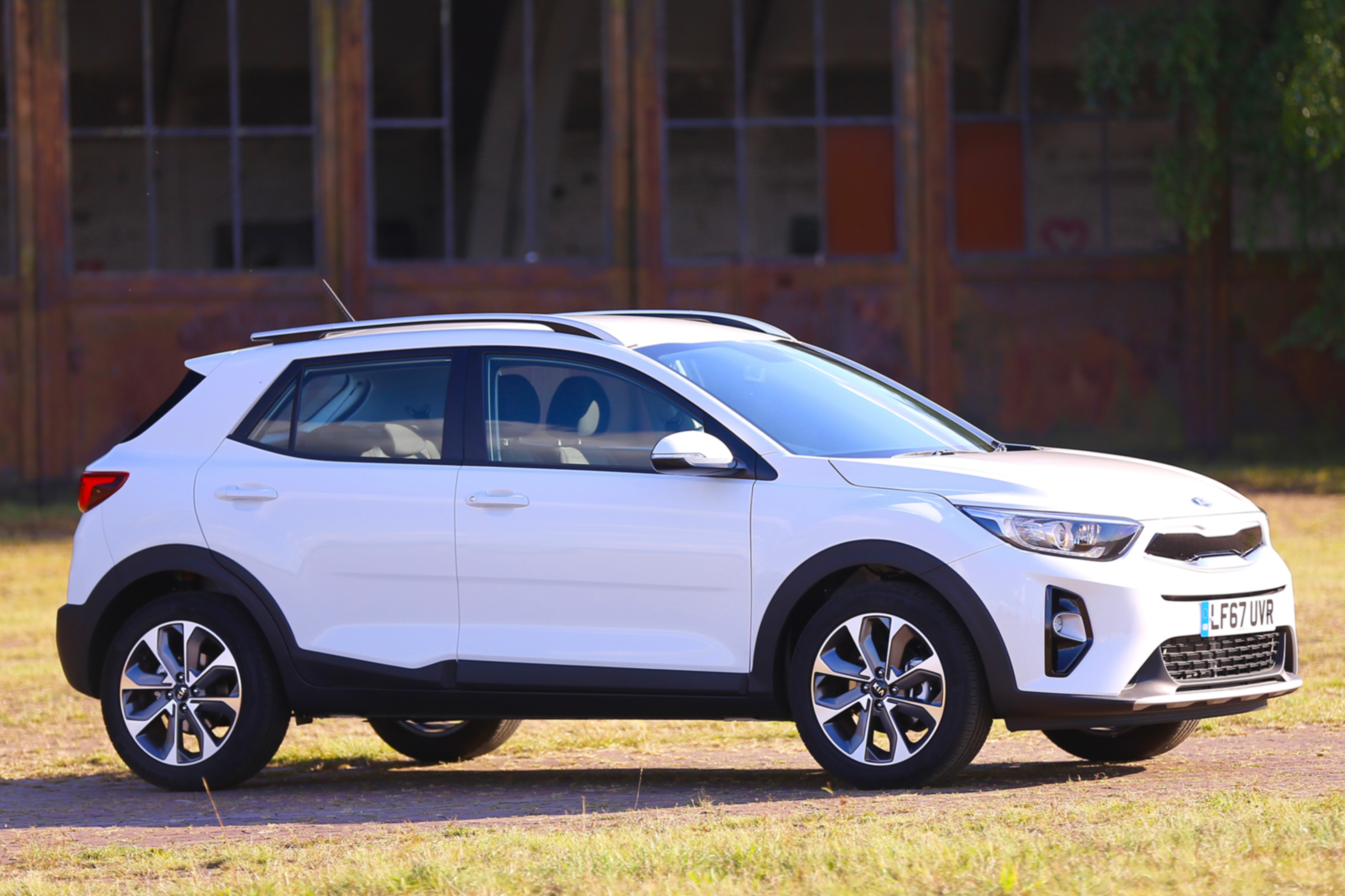 New Kia Stonic - side on