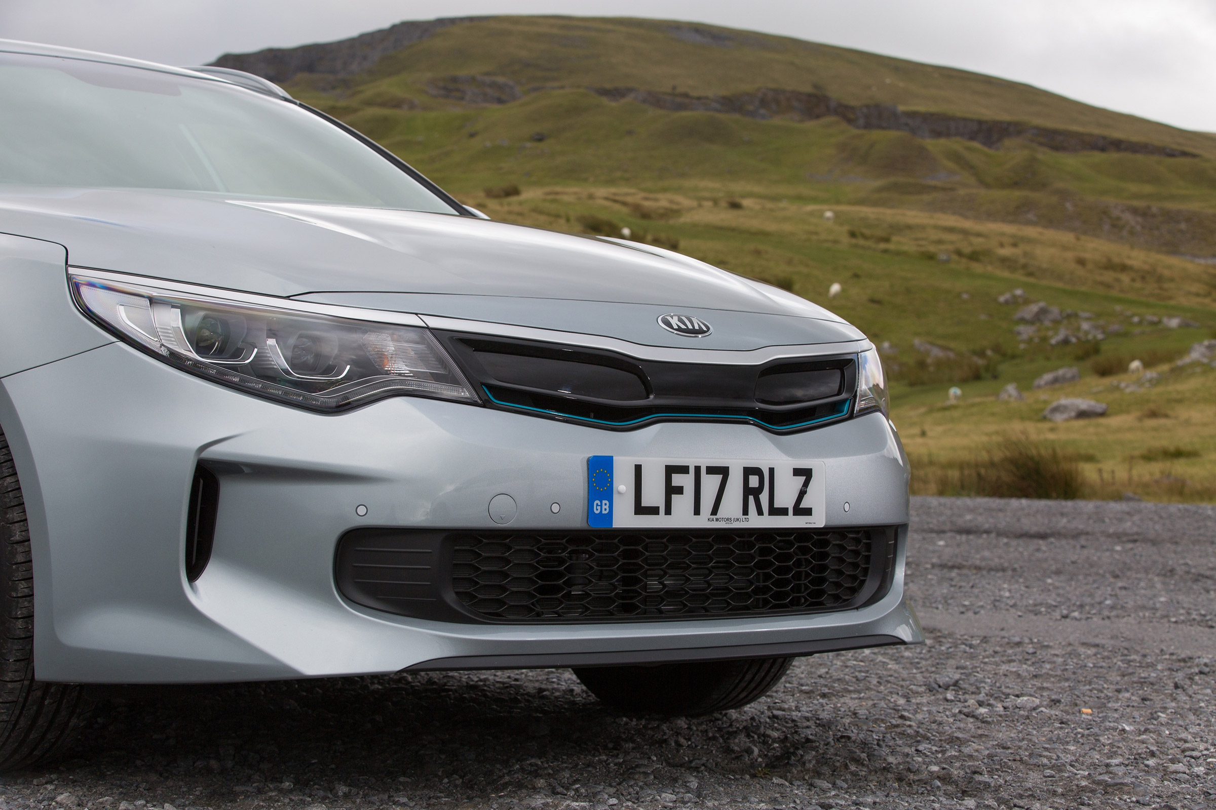 Kia Optima Sportswagon PHEV - grille