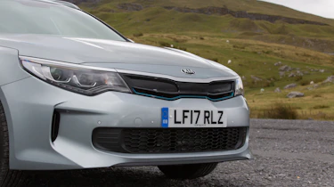 Kia Optima Sportswagon PHEV - grille