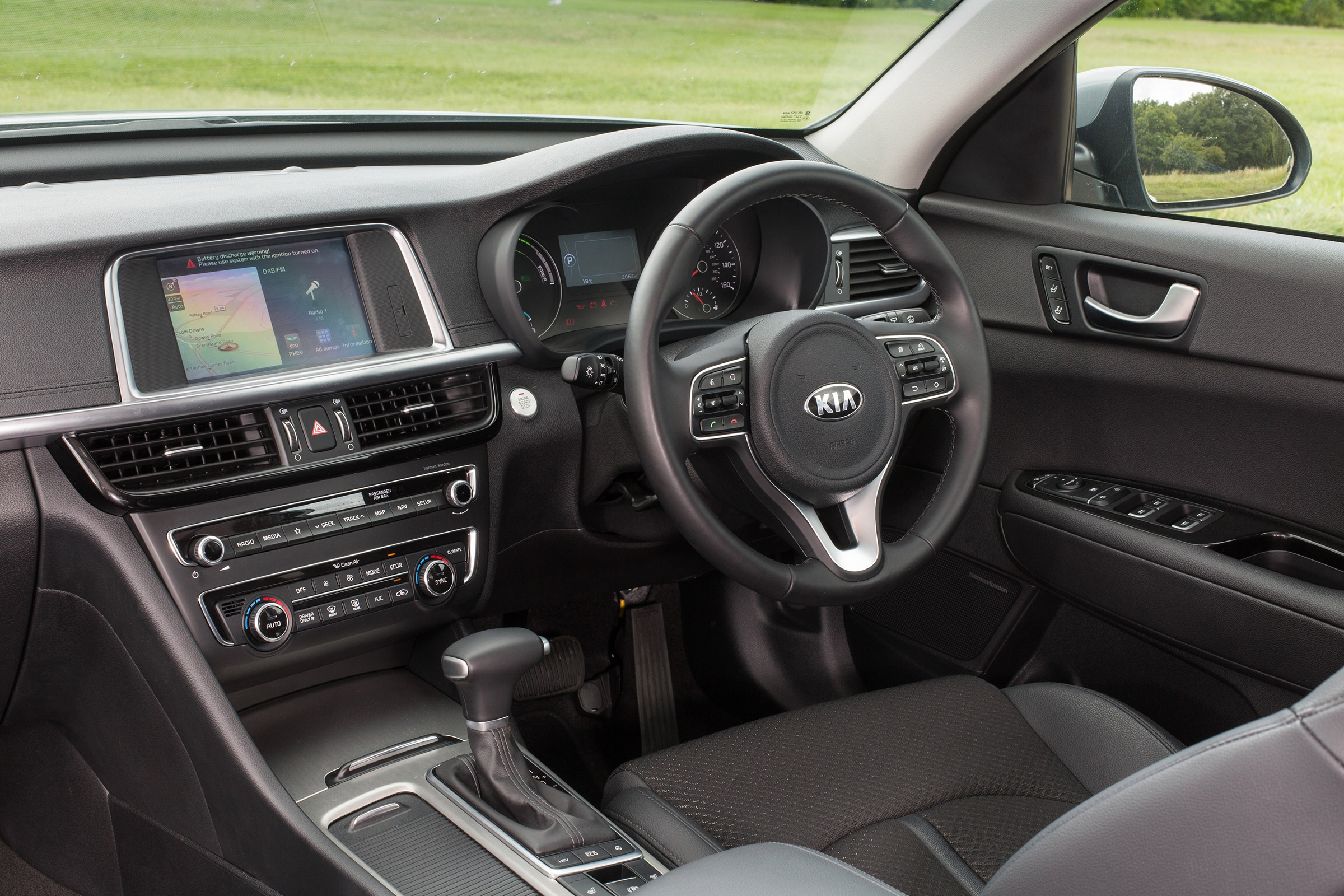 Kia Optima Sportswagon PHEV - interior