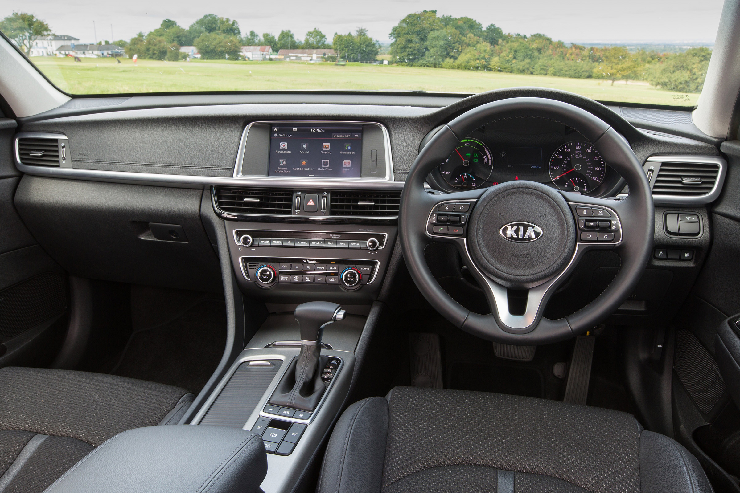 Kia Optima Sportswagon PHEV - dash