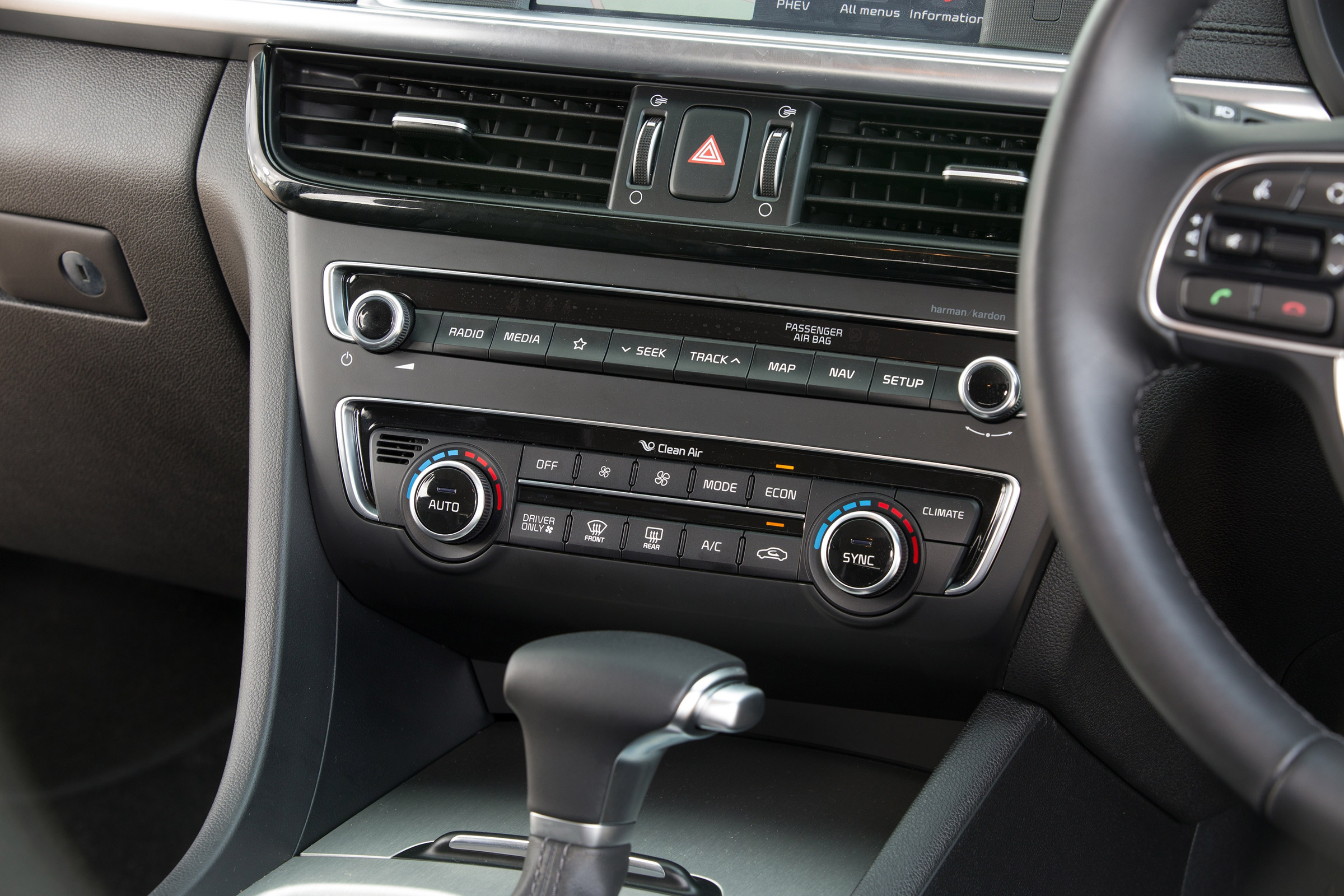 Kia Optima Sportswagon PHEV - centre console