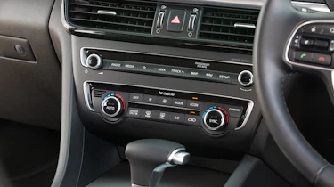 Kia Optima Sportswagon PHEV - centre console