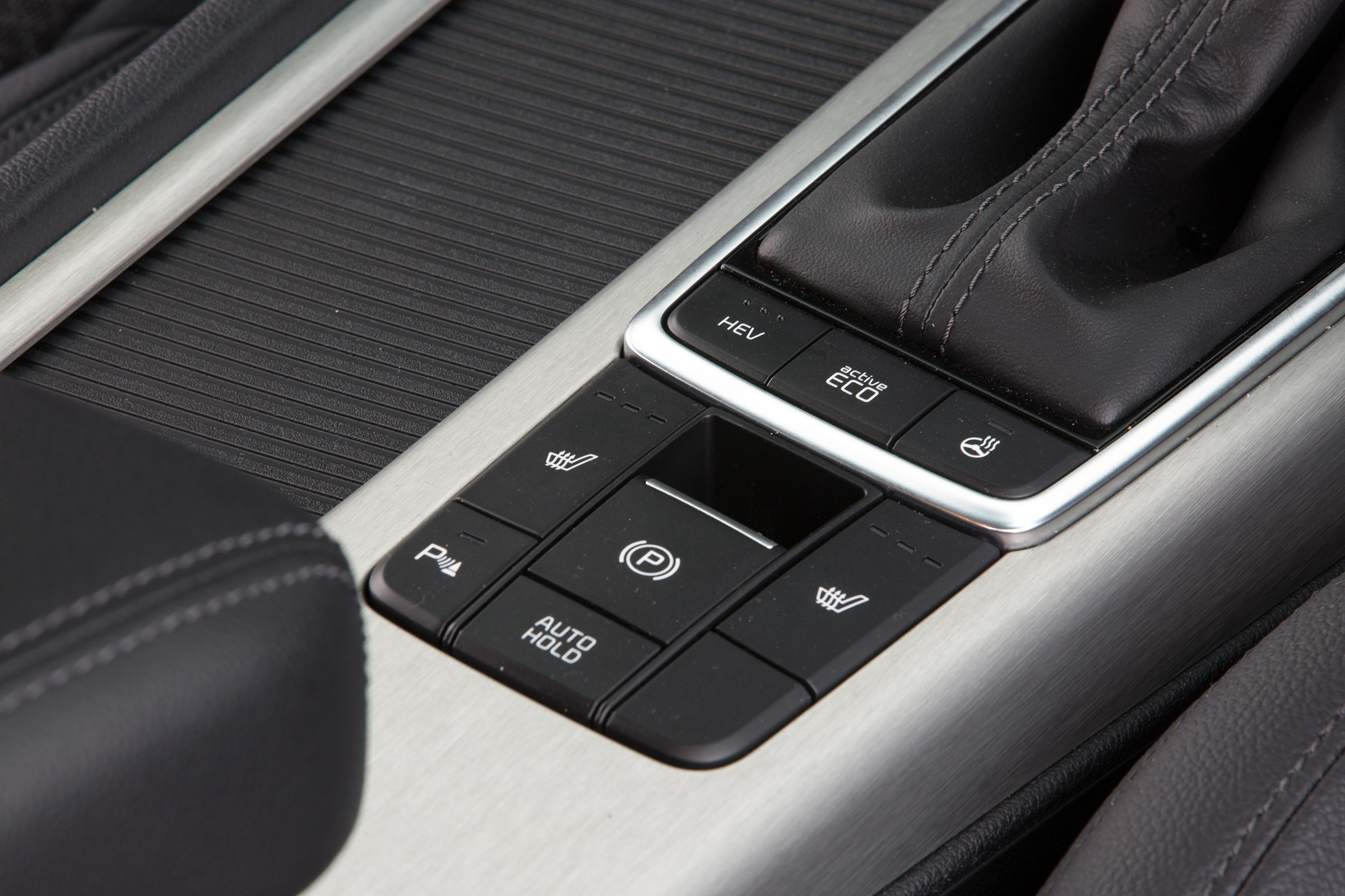 Kia Optima Sportswagon PHEV - hybrid button