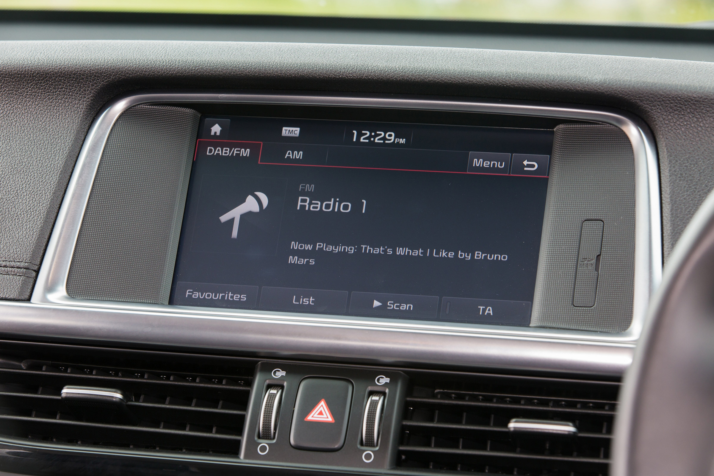 Kia Optima Sportswagon PHEV - infotainment
