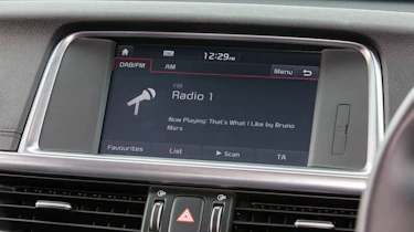 Kia Optima Sportswagon PHEV - infotainment