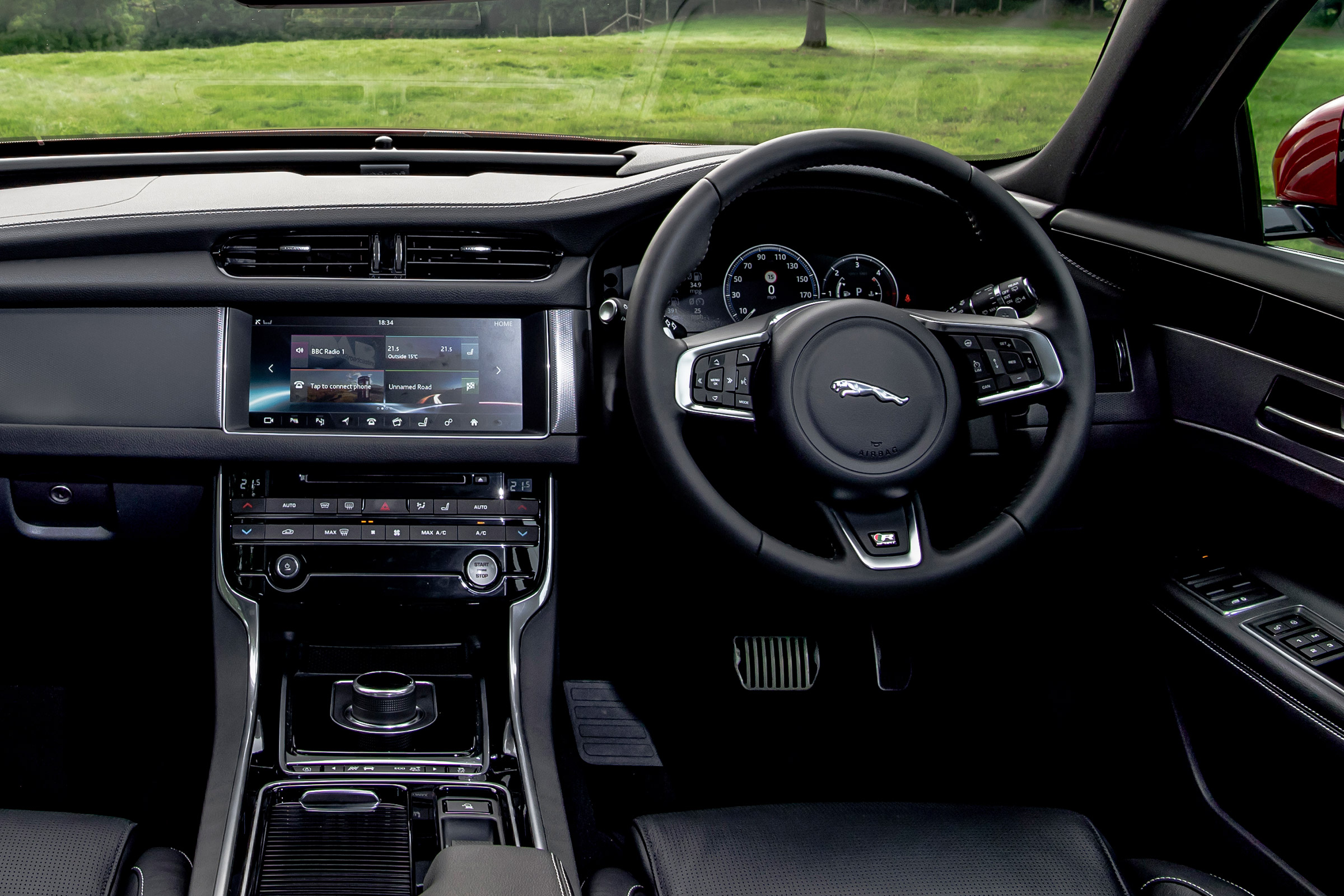 Jaguar XF Sportbrake - dash
