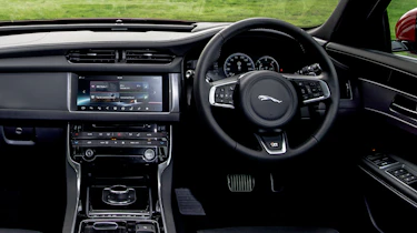 Jaguar XF Sportbrake - dash