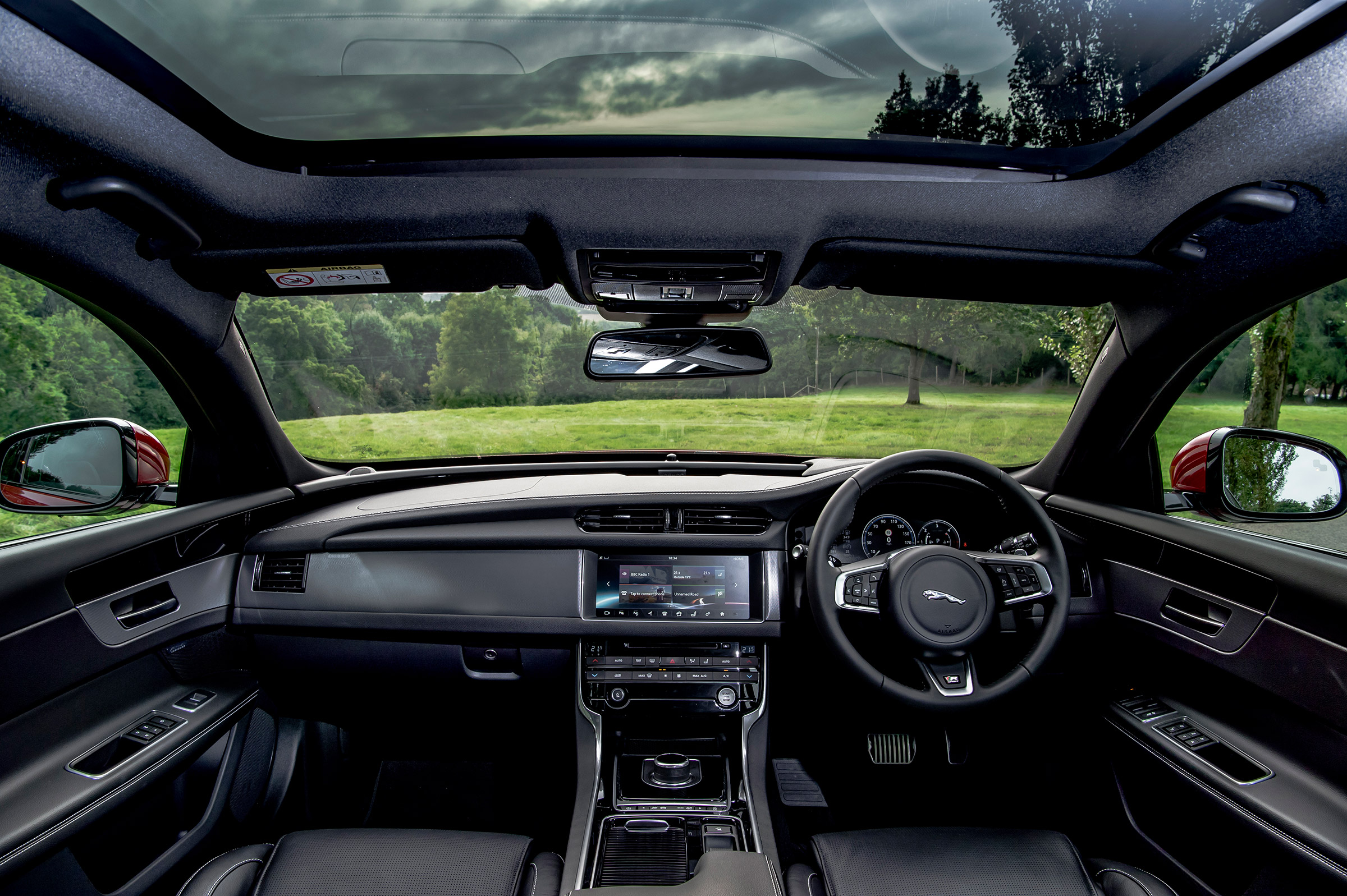 Jaguar XF Sportbrake - interior